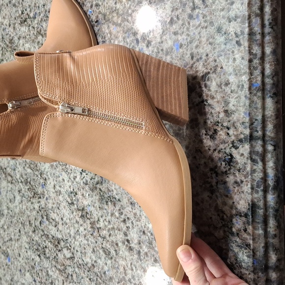 "DOLCE VITA" SZ. 7.5, KOOLEY ANKLE BOOTIES. NWOT. NEVER WORN! - Picture 10 of 16